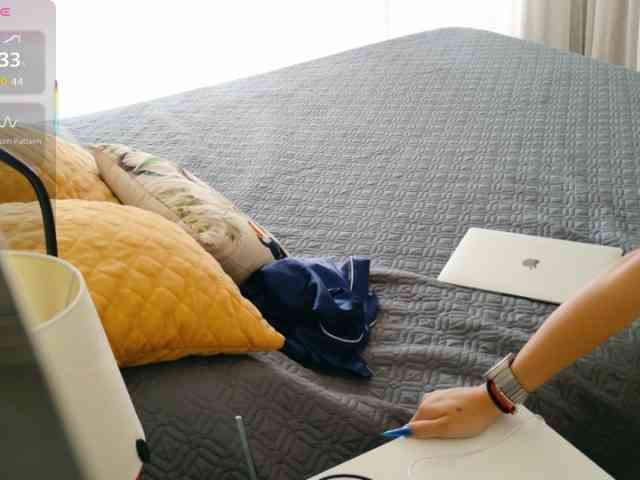 ViktoriaSillk webcam