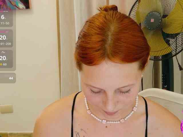 ViktoriaSillk webcam