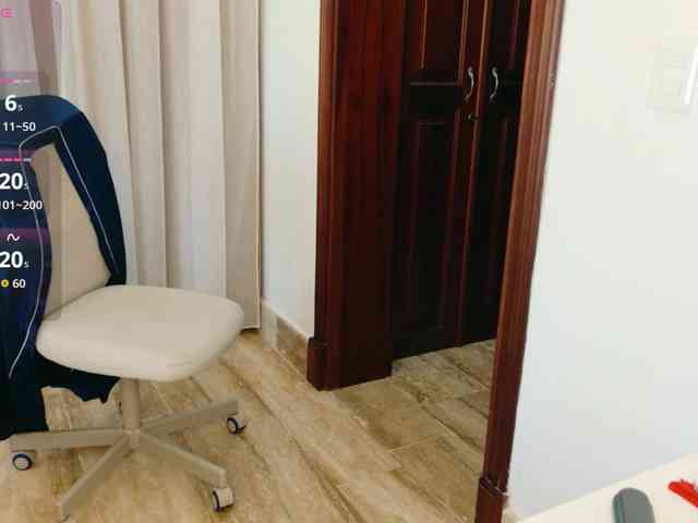 ViktoriaSillk webcam