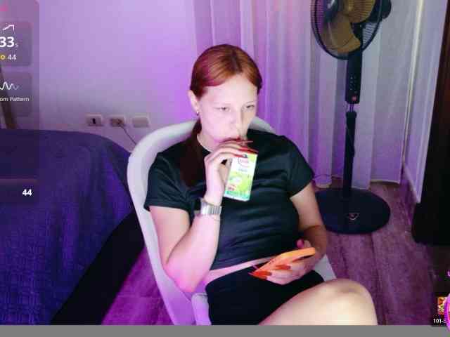 ViktoriaSillk webcam
