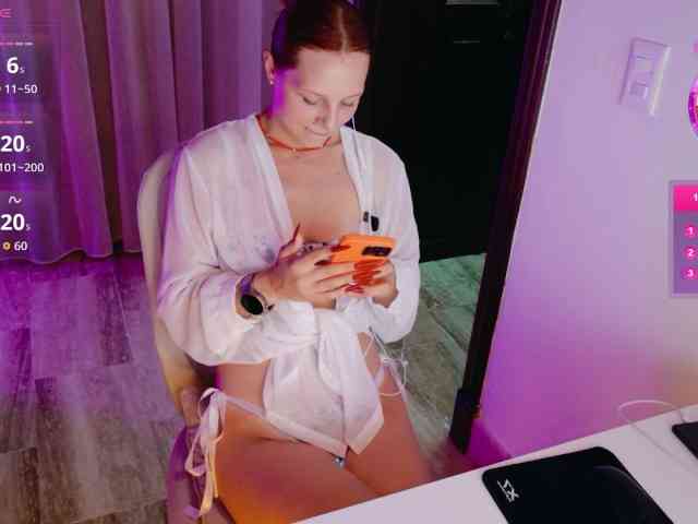 ViktoriaSillk webcam