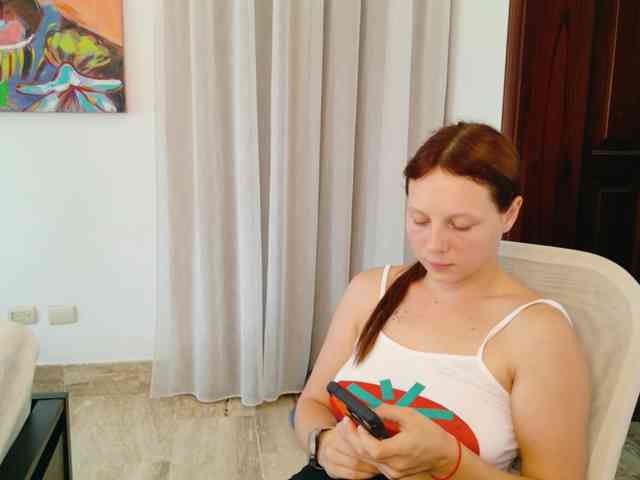 ViktoriaSillk webcam