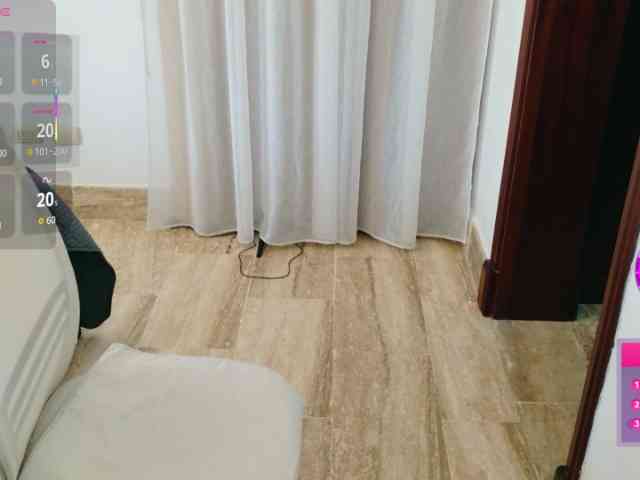 ViktoriaSillk webcam