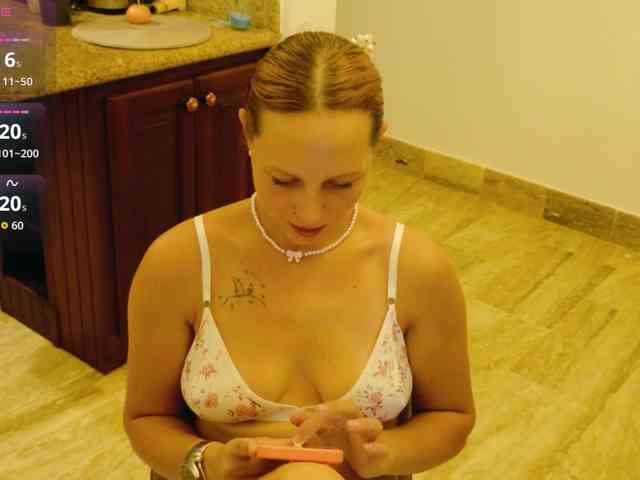 ViktoriaSillk webcam