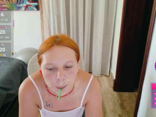 ViktoriaSillk webcam