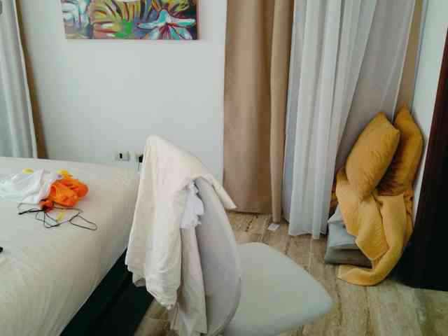 ViktoriaSillk webcam