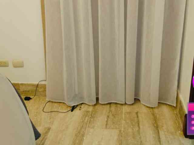 ViktoriaSillk webcam
