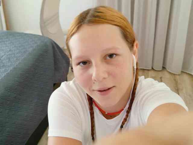 ViktoriaSillk webcam