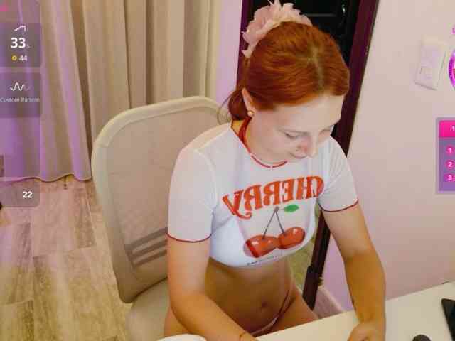 ViktoriaSillk webcam