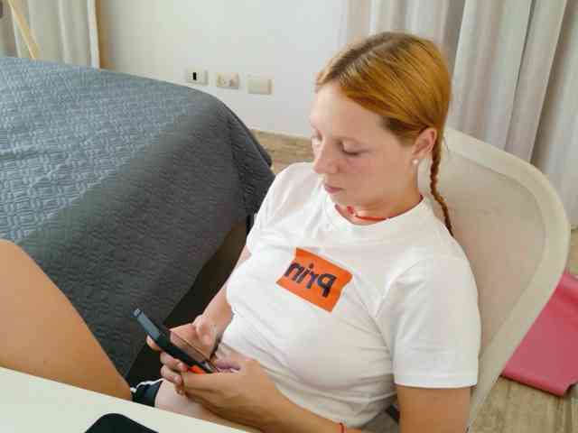 ViktoriaSillk webcam