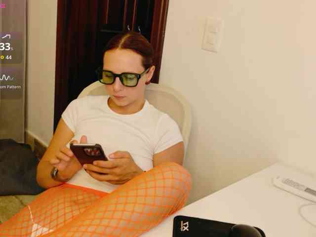 ViktoriaSillk webcam