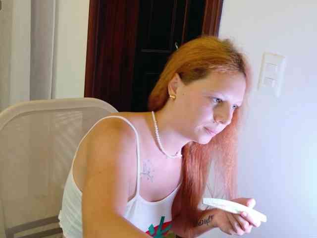 ViktoriaSillk webcam
