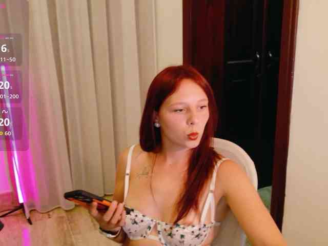 ViktoriaSillk webcam