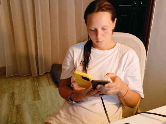 ViktoriaSillk webcam