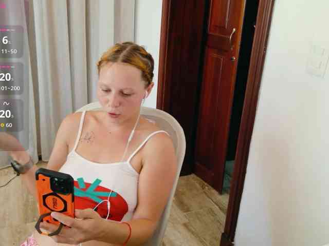 ViktoriaSillk webcam