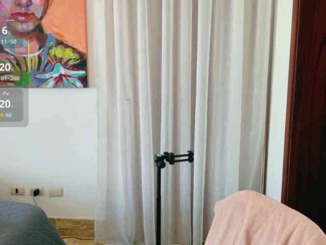 ViktoriaSillk webcam