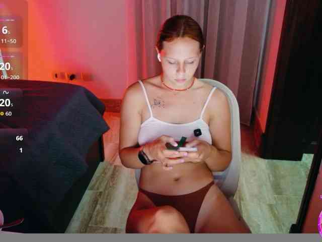 ViktoriaSillk webcam