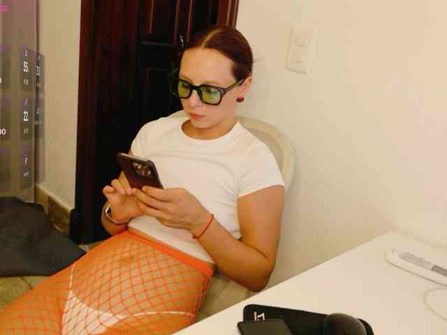 ViktoriaSillk webcam
