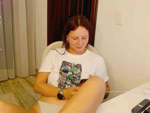 ViktoriaSillk webcam