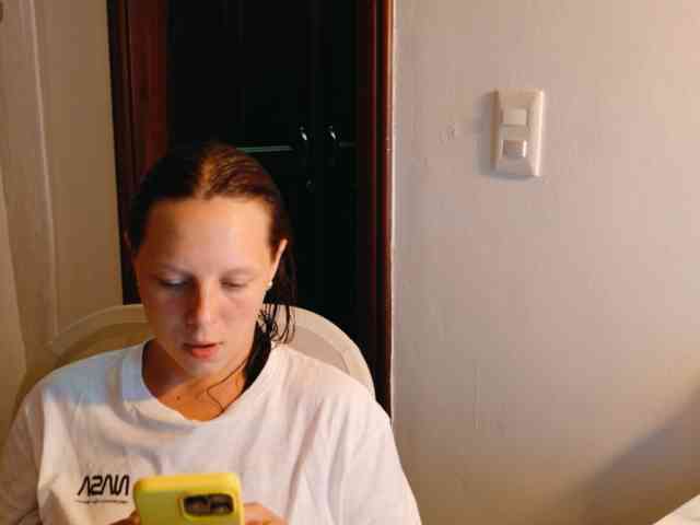 ViktoriaSillk webcam