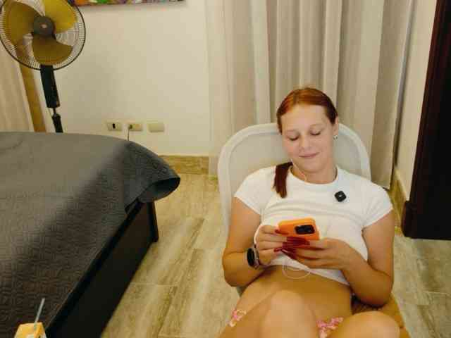 ViktoriaSillk webcam