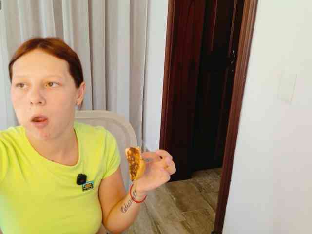 ViktoriaSillk webcam