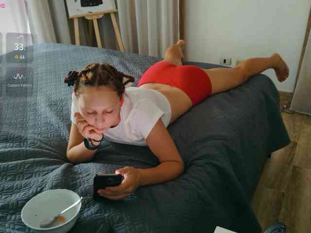 ViktoriaSillk webcam