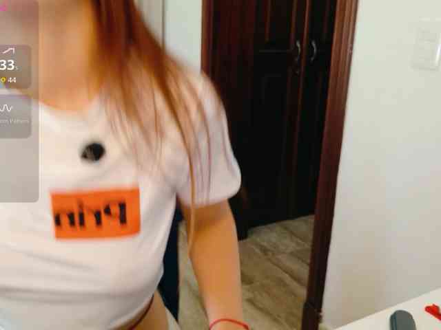 ViktoriaSillk webcam