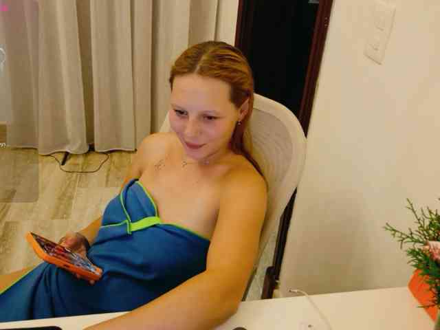 ViktoriaSillk webcam