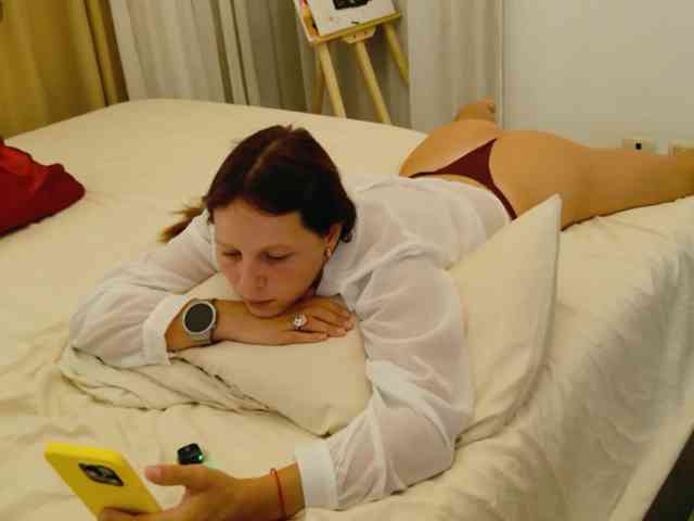 ViktoriaSillk webcam