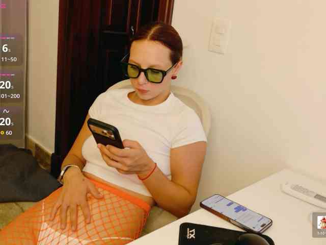 ViktoriaSillk webcam