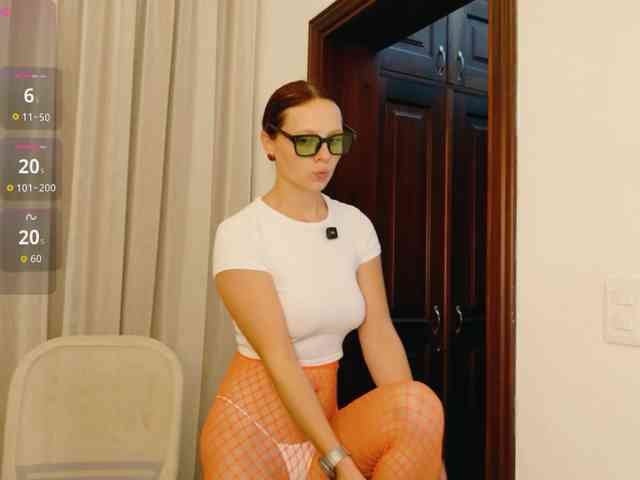 ViktoriaSillk webcam