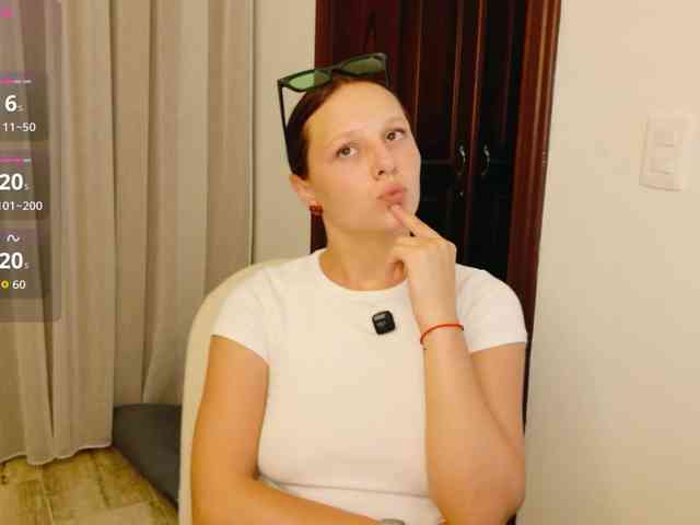 ViktoriaSillk webcam