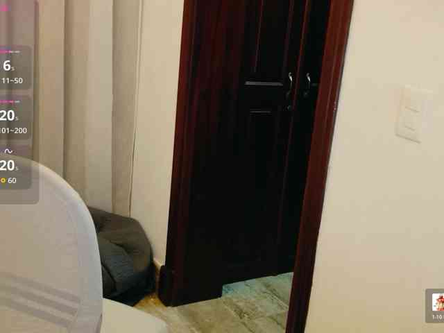 ViktoriaSillk webcam