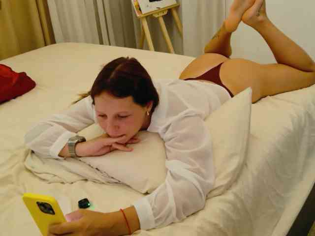 ViktoriaSillk webcam