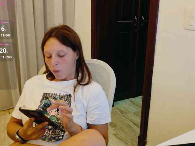 ViktoriaSillk webcam