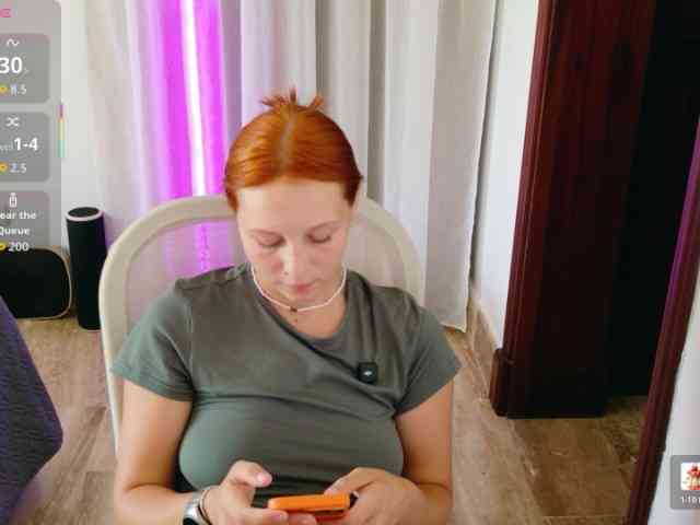 ViktoriaSillk webcam
