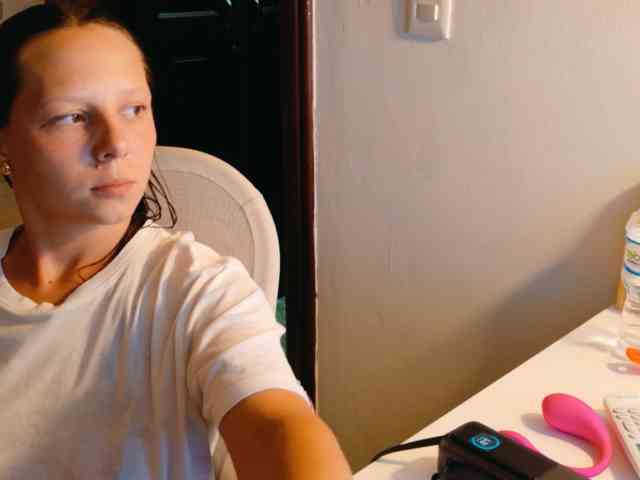 ViktoriaSillk webcam