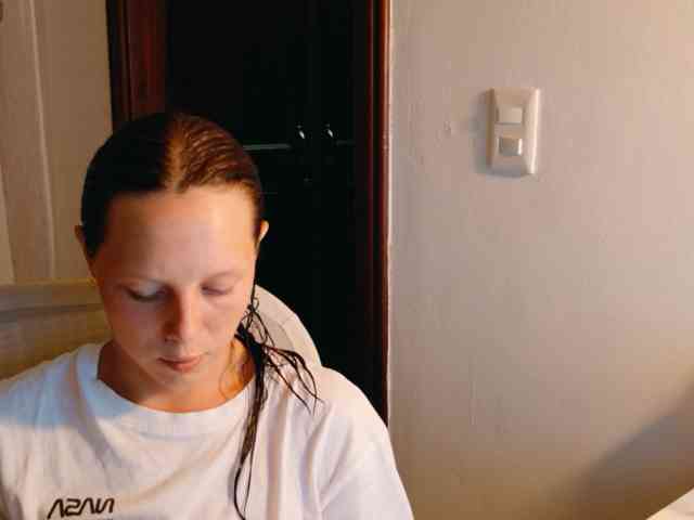 ViktoriaSillk webcam