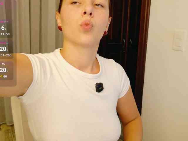 ViktoriaSillk webcam