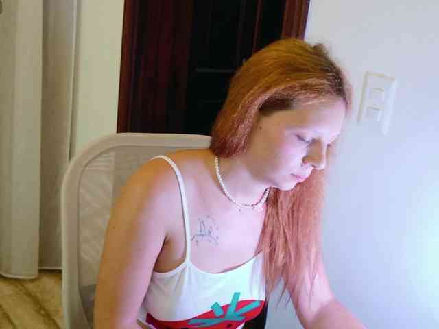 ViktoriaSillk webcam