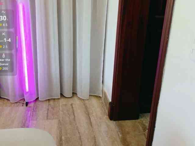 ViktoriaSillk webcam