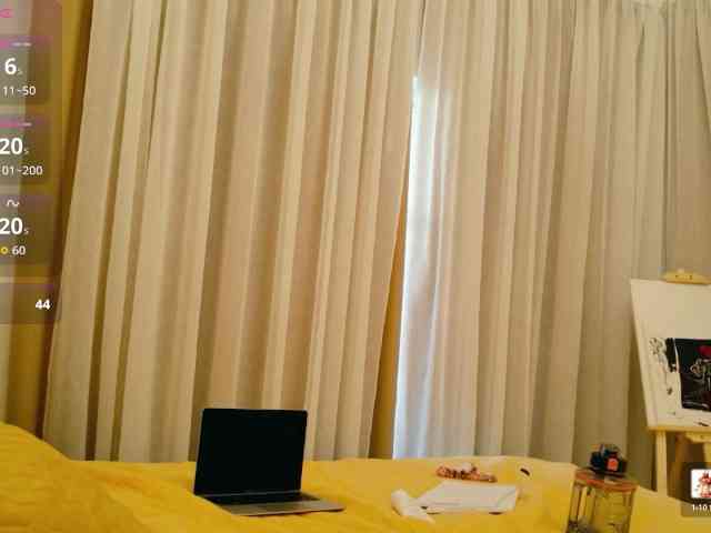ViktoriaSillk webcam