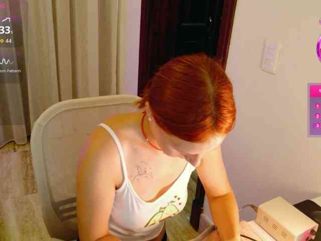 ViktoriaSillk webcam
