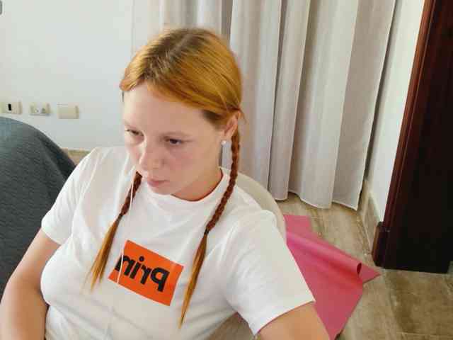 ViktoriaSillk webcam