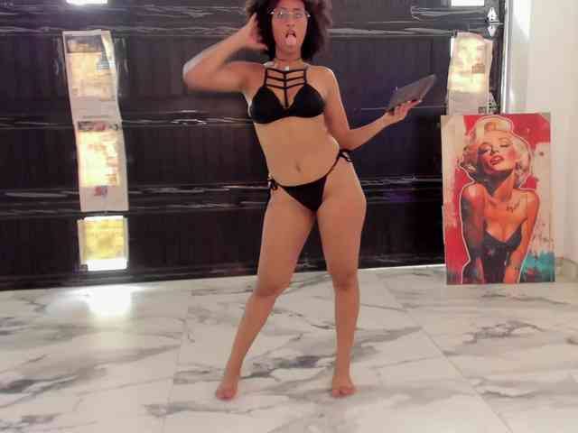 Samantha-Ebony webcam