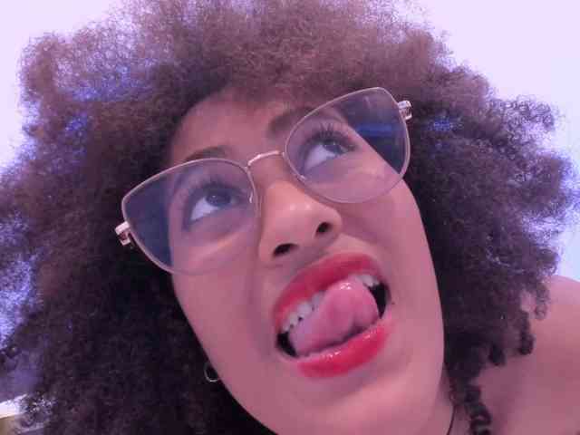 Samantha-Ebony webcam