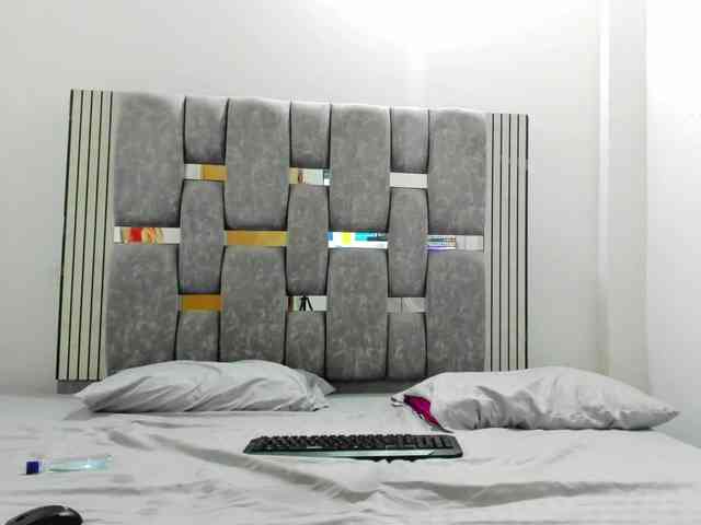 Samantha-Ebony webcam