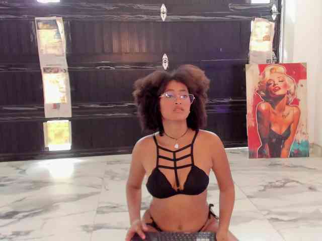 Samantha-Ebony webcam