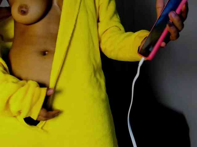 Samantha-Ebony webcam